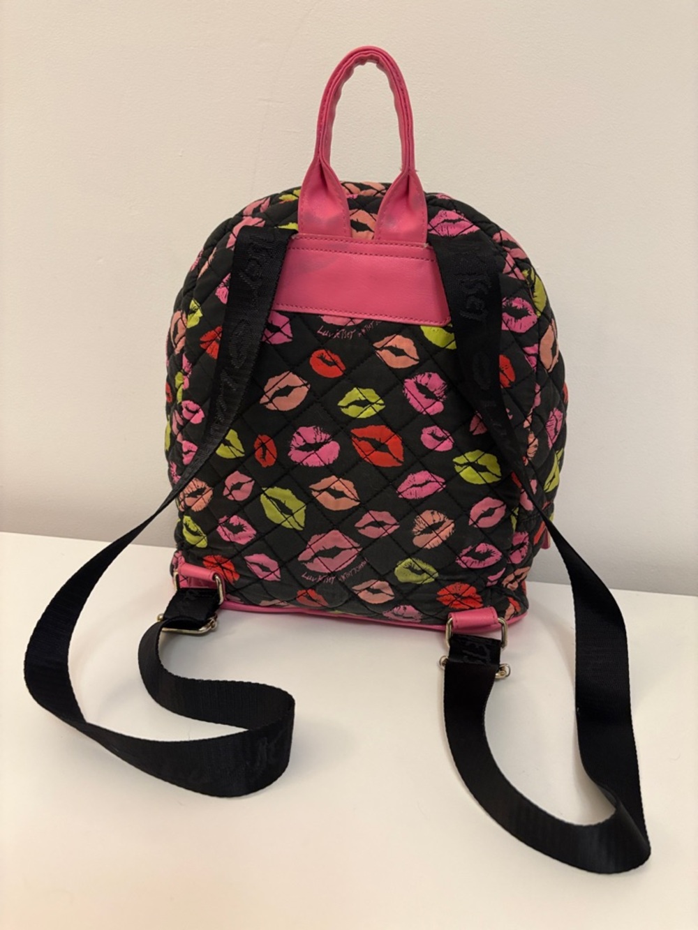 Betsey Johnson 💋 Black Quilted Mini Backpack with Multicolor Lip Print - Picture 6 of 8
